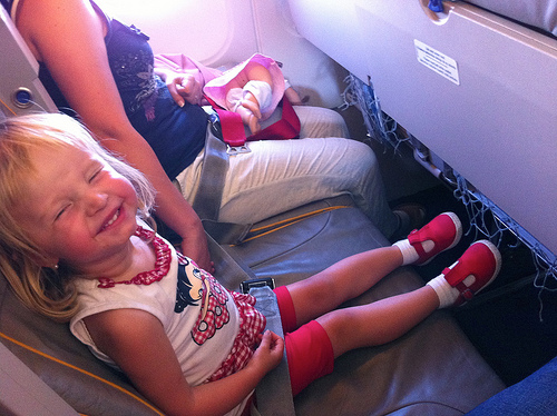 10 lời khuyên khi đi máy bay với trẻ nhỏ